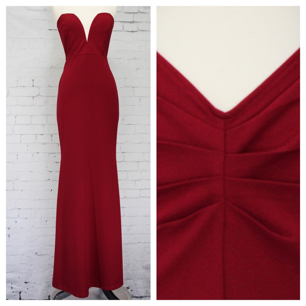 🦋MAKE AN OFFER!🦋 Deep Red Open Back Maxi - Picture 4 of 4